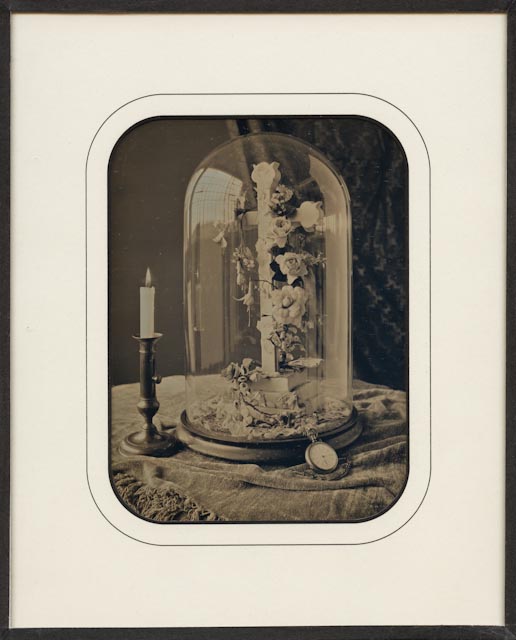 Memorial Vitrine Memorial Vitrine